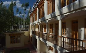 Barath Hotel & Guest House