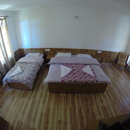 Barath Hotel & Guest House Leh Exterior photo