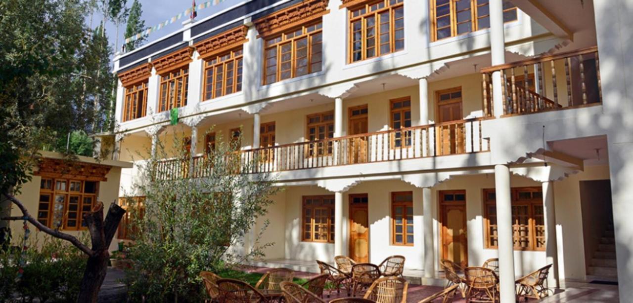 Barath Hotel & Guest House Leh Exterior photo